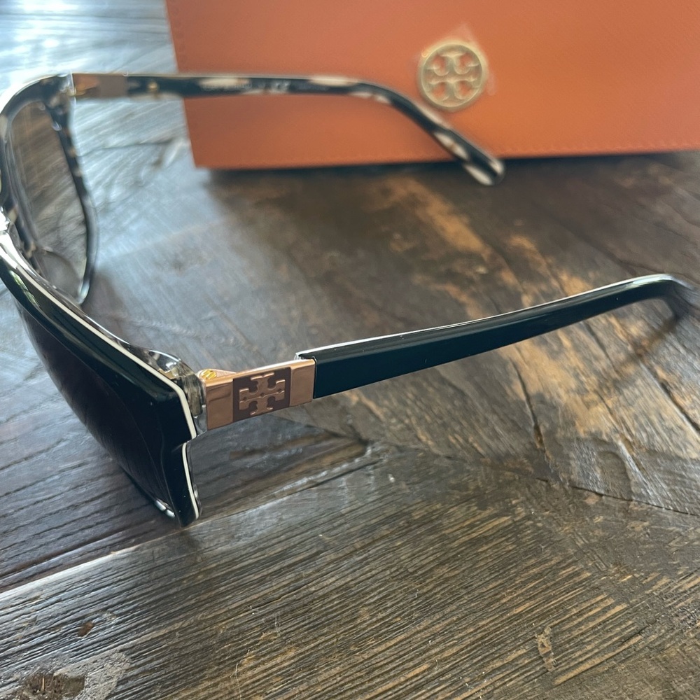 Tory Burch sunglasses - Picture 3 of 4